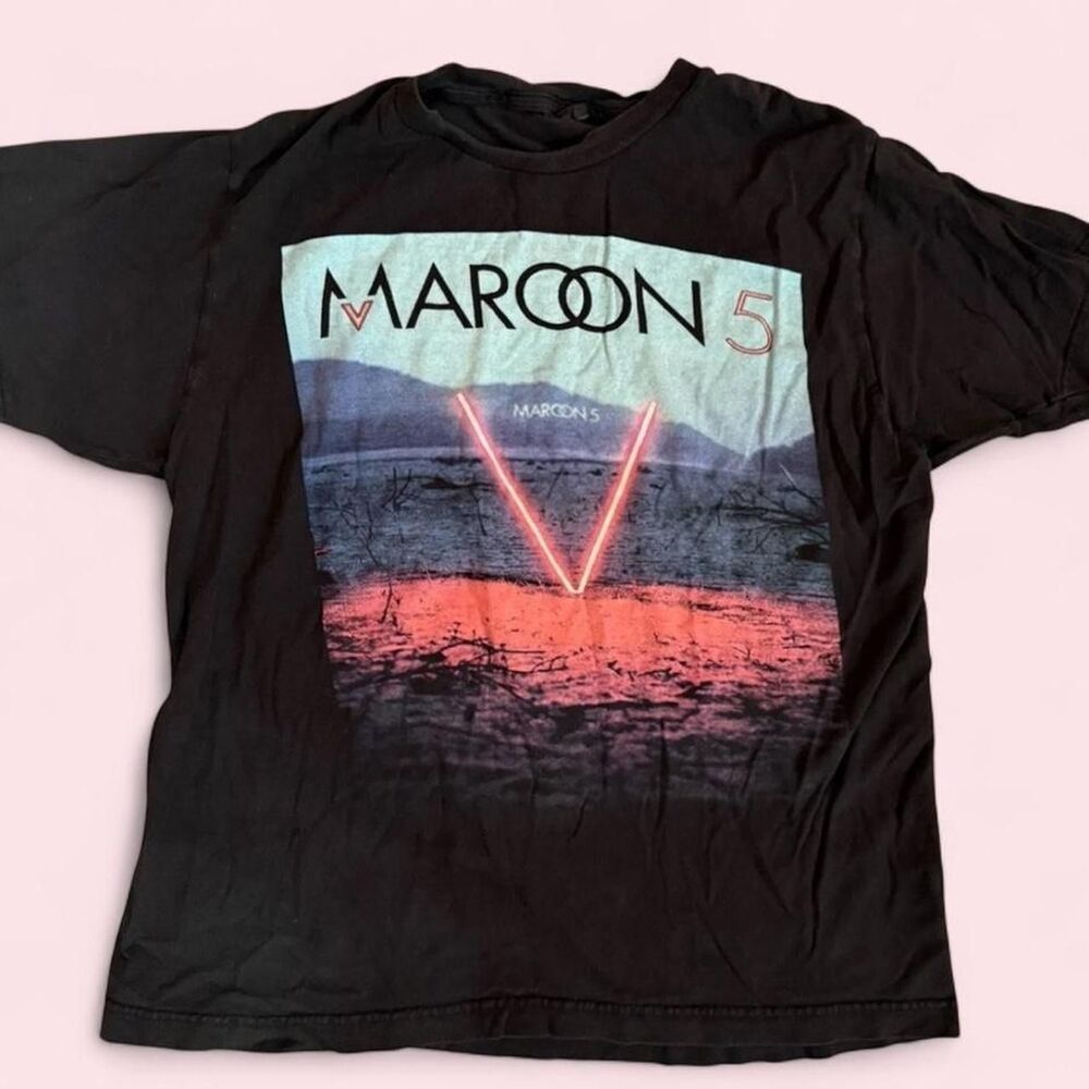 Hot-topic Men's Black T-shirt